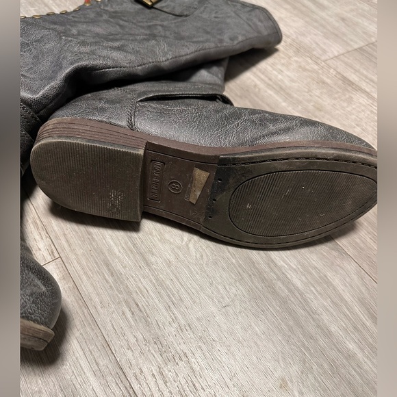 Journee collection boots with soft fleece lining size 8 - Picture 4 of 5